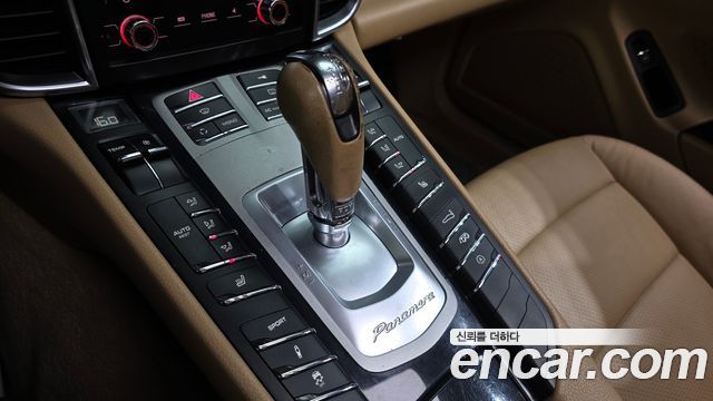 Porsche Panamera 2012 thumb 9