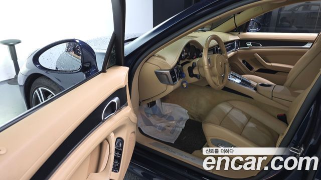Porsche Panamera 2012 thumb 10