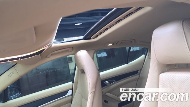 Porsche Panamera 2012 thumb 12