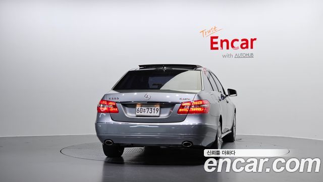 Mercedes-Benz E-Class 2010 thumb 5
