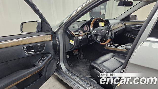Mercedes-Benz E-Class 2010 thumb 10