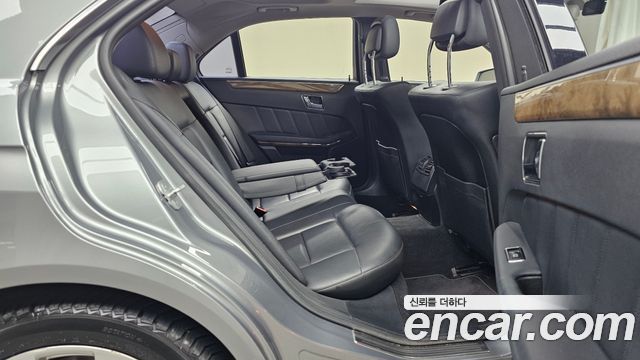 Mercedes-Benz E-Class 2010 thumb 12