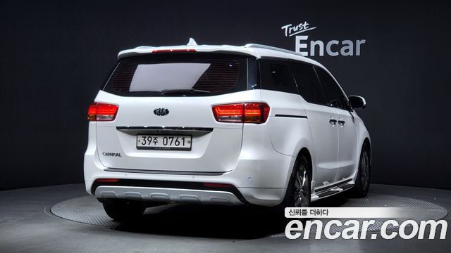 Kia Carnival 2016 thumb 2
