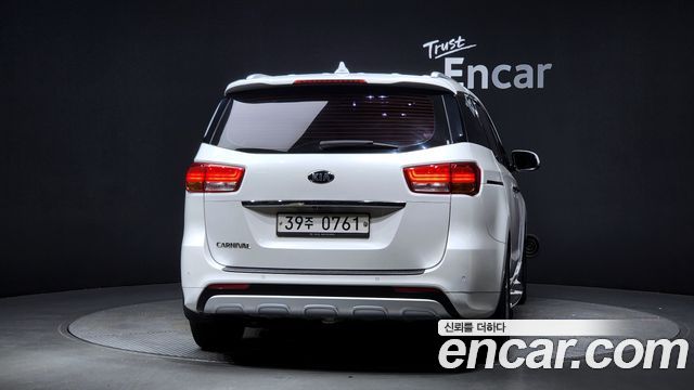 Kia Carnival 2016 thumb 4