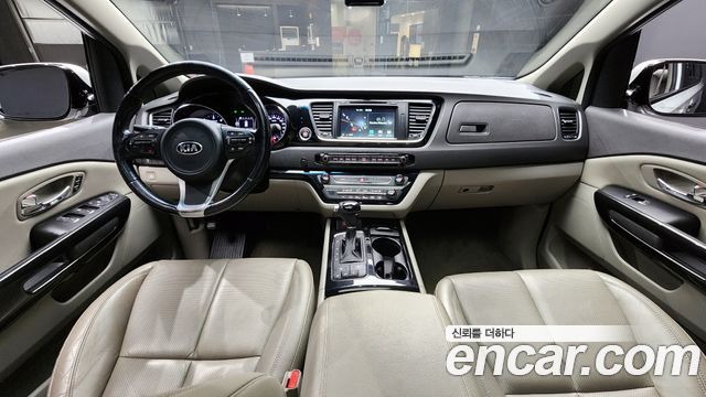 Kia Carnival 2016 thumb 7