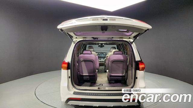 Kia Carnival 2016 thumb 12