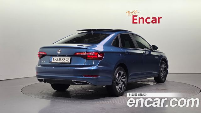 Volkswagen Jetta 2021 thumb 3