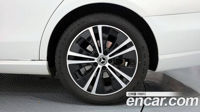 Mercedes-Benz E-Class 2021 thumb 6