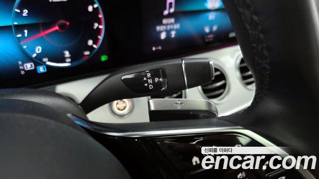 Mercedes-Benz E-Class 2021 thumb 9