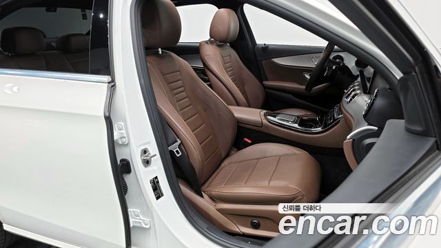 Mercedes-Benz E-Class 2021 thumb 10