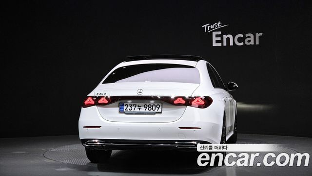 Mercedes-Benz E-Class 2025 thumb 5