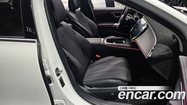 Mercedes-Benz E-Class 2025 thumb 11