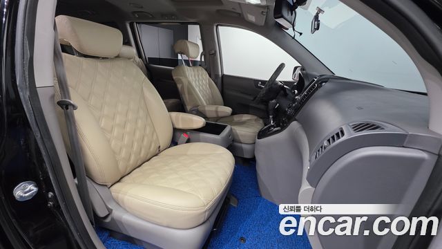 Kia Carnival 2013 thumb 10
