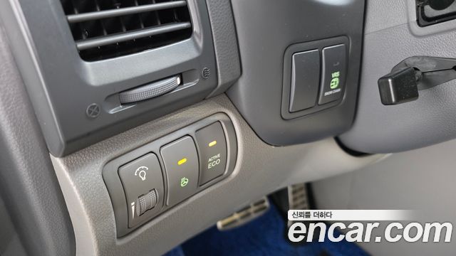 Kia Carnival 2013 thumb 11