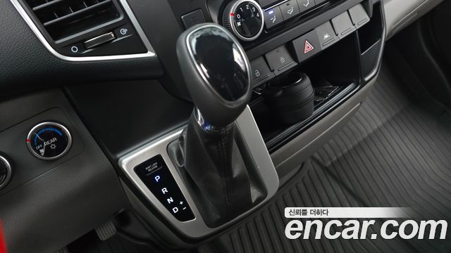 Hyundai Staria 2024 thumb 9