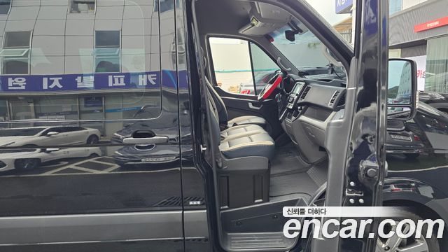Hyundai Staria 2024 thumb 10