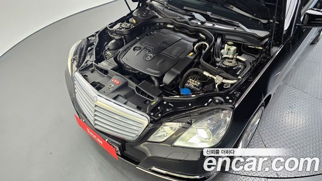 Mercedes-Benz E-Class 2013 thumb 6