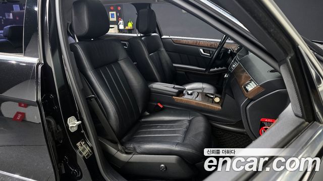 Mercedes-Benz E-Class 2013 thumb 10