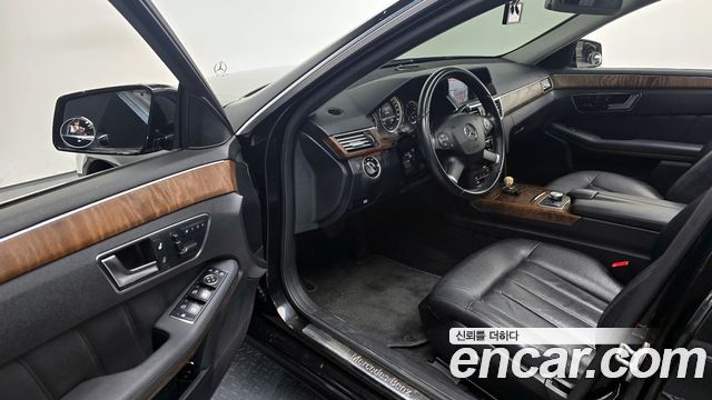 Mercedes-Benz E-Class 2013 thumb 12