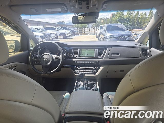 Kia Carnival 2015 thumb 8