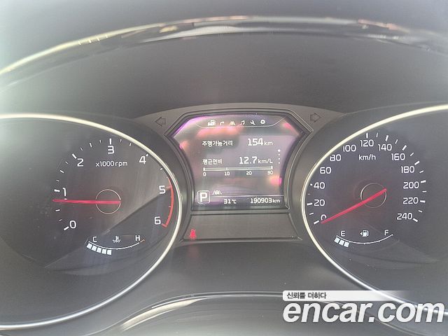 Kia Carnival 2015 thumb 9