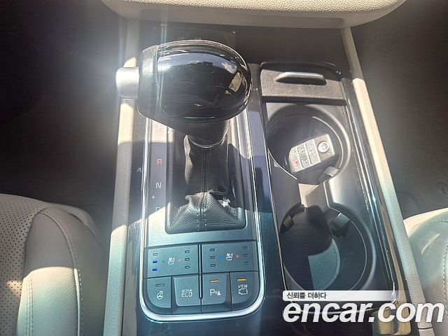 Kia Carnival 2015 thumb 10
