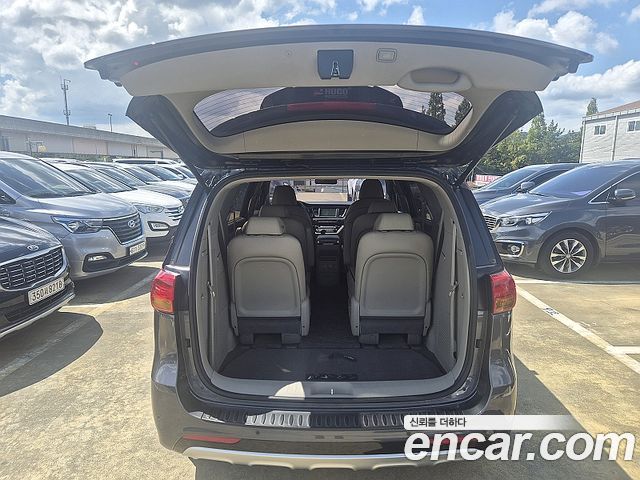 Kia Carnival 2015 thumb 12