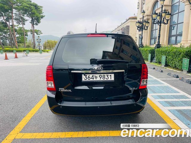 Kia Carnival 2013 thumb 6