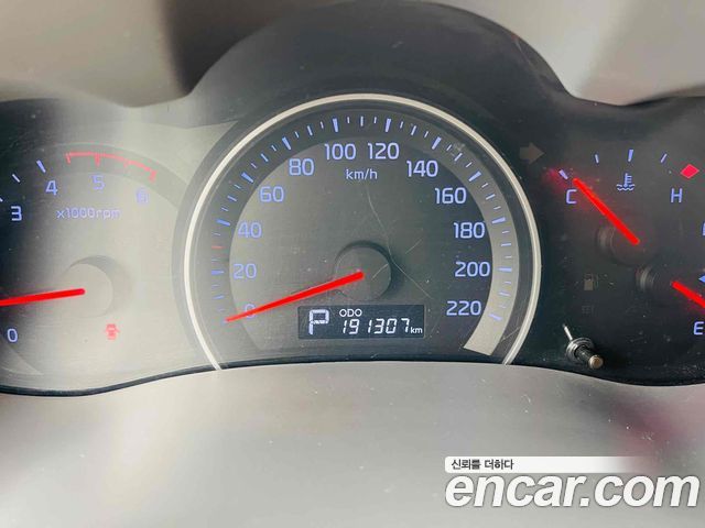 Kia Carnival 2013 thumb 8