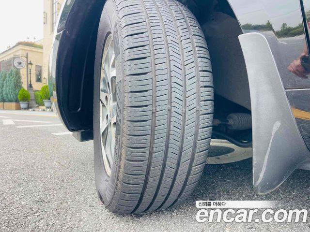Kia Carnival 2013 thumb 10