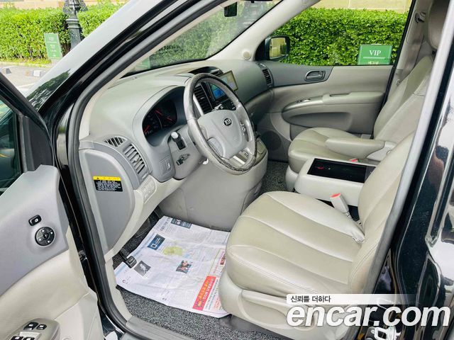 Kia Carnival 2013 thumb 11