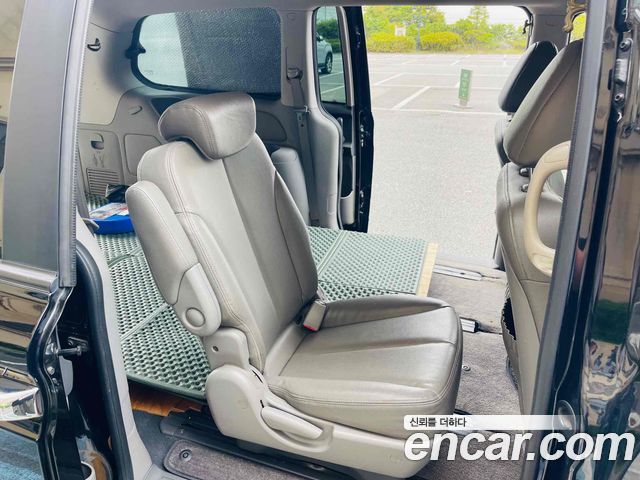 Kia Carnival 2013 thumb 12