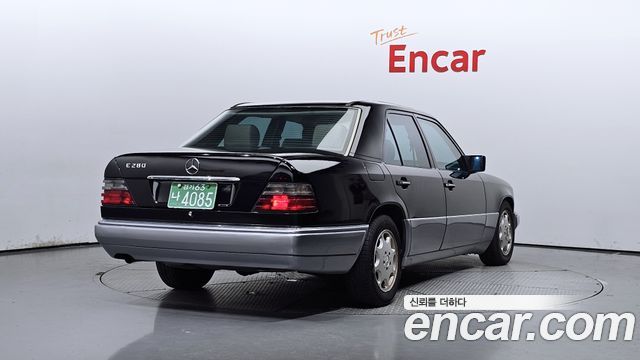 Mercedes-Benz E-Class 1994 thumb 3