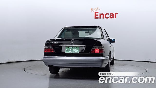 Mercedes-Benz E-Class 1994 thumb 5