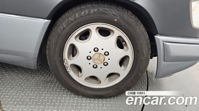 Mercedes-Benz E-Class 1994 thumb 6