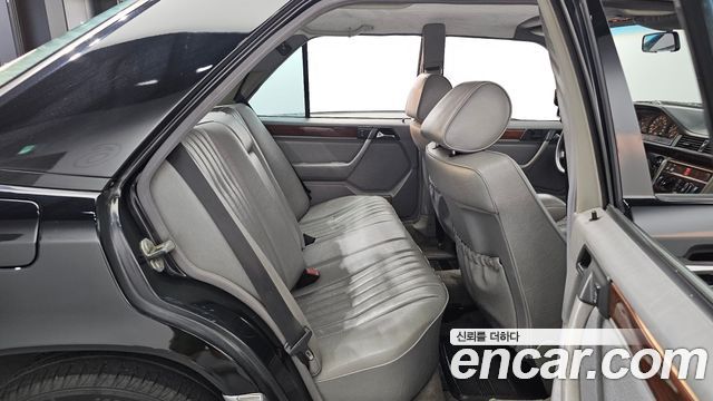 Mercedes-Benz E-Class 1994 thumb 12