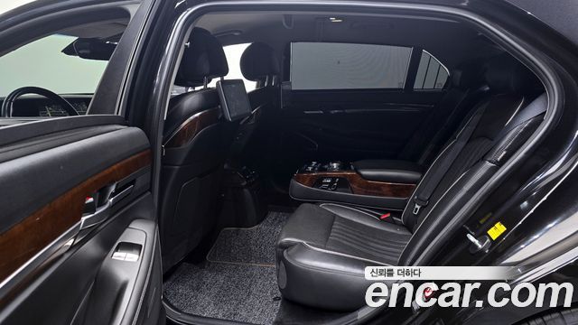 Genesis G90 2018 thumb 11