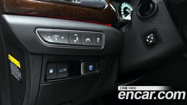 Genesis G90 2018 thumb 12