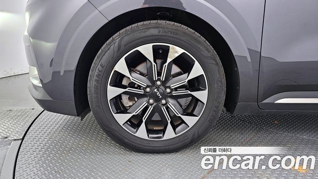Kia Carnival 2023 thumb 6