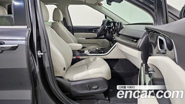 Kia Carnival 2023 thumb 10