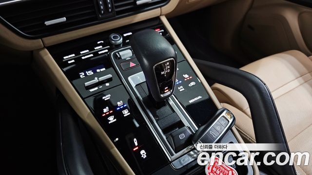 Porsche Cayenne 2021 thumb 10