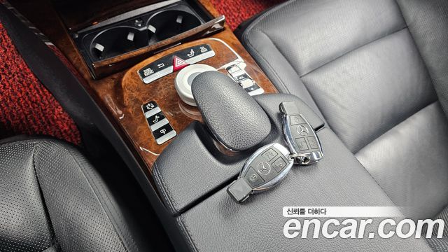 Mercedes-Benz S-Class 2010 thumb 10