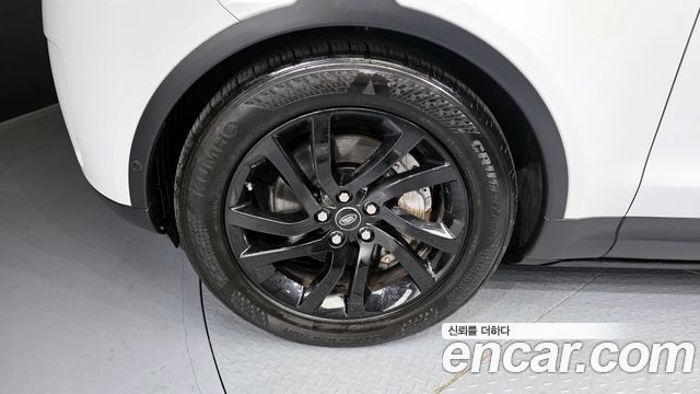 Land Rover Discovery 2019 thumb 6