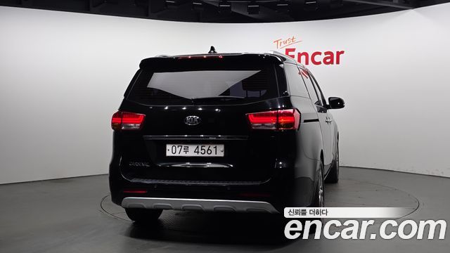 Kia Carnival 2017 thumb 5