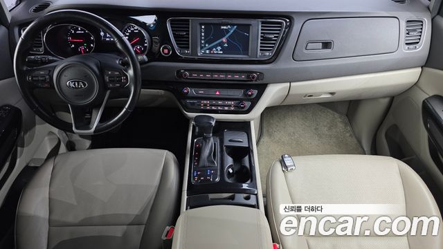 Kia Carnival 2017 thumb 8