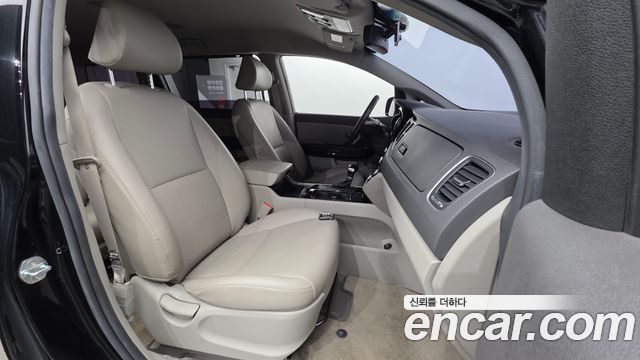Kia Carnival 2017 thumb 11