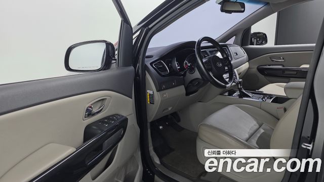 Kia Carnival 2017 thumb 12