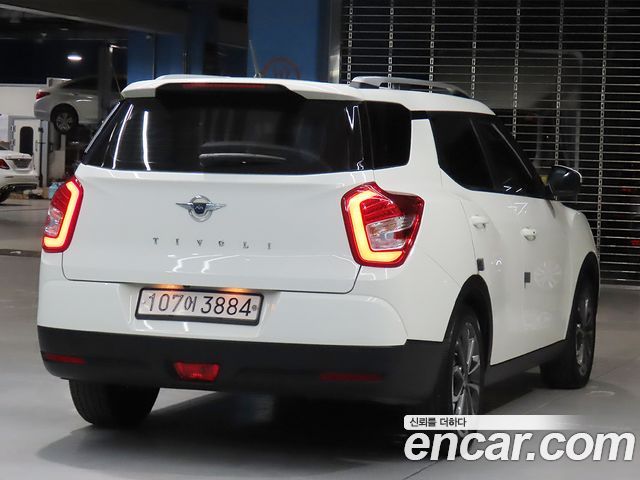 SsangYong Tivoli 2017 thumb 5