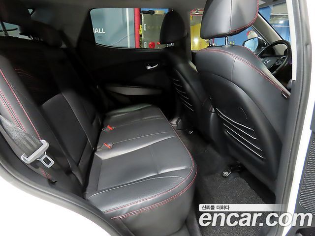 SsangYong Tivoli 2017 thumb 10