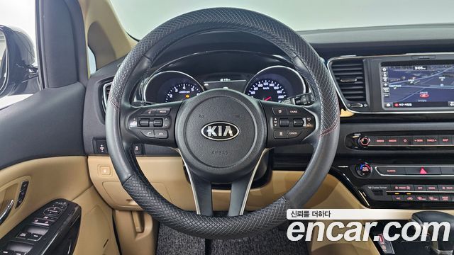Kia Carnival 2018 thumb 10